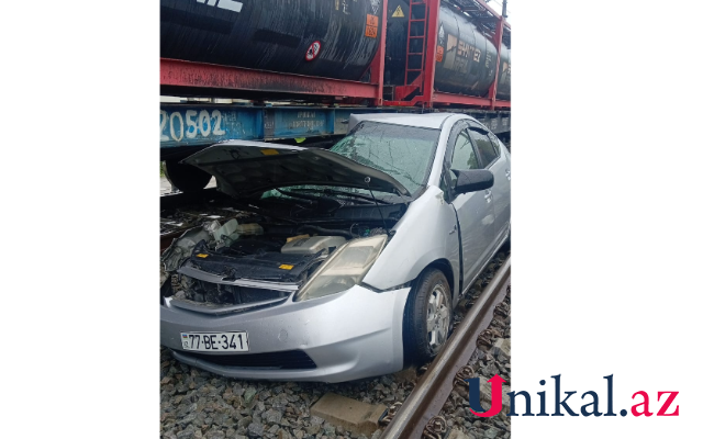 Xaçmazda "Prius" lokomotivlə toqquşdu -FOTO